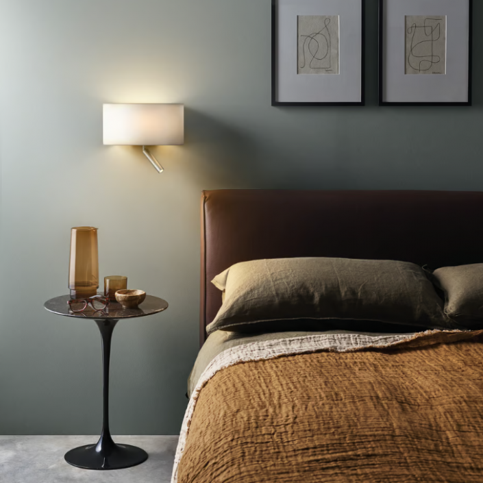 Applique murale Venn Reader - Astro lighting - mise en scène chambre - éclairée