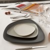 Kartell - Set plateau NAMASTE - Finition Noir Gris Tourterelle - mise en scène table
