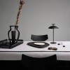 Kartell - Set plateau NAMASTE - Finition Noir Gris Tourterelle - Mise en scène en intérieur