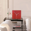 Horloge Tic Tac - Opaque rouge - Mise en scène - KARTELL
