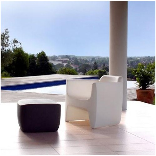 Ensemble de mobilier d'extérieur de la collection Translation pour la marque Qui Est Paul? disponible chez Valente Design