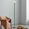 Lampadaire Bellhop vert Flos Valente Design mise en scène