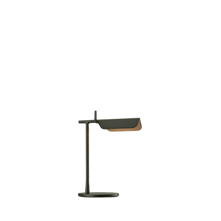 Lampe de table Tab T LED green de flos Valente Design Edward Barder et Jay Osgerby sur bureau
