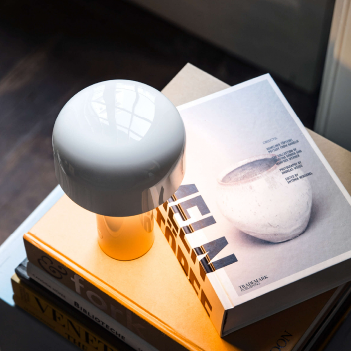 lampe de table BELLHOP blanc  de FLOS - Valente Design