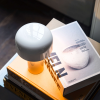 lampe de table BELLHOP blanc  de FLOS - Valente Design