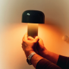 lampe de table BELLHOP bleu  de FLOS - Valente Design