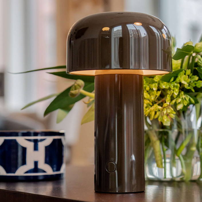 lampe de table BELLHOP cioko  de FLOS - Valente Design