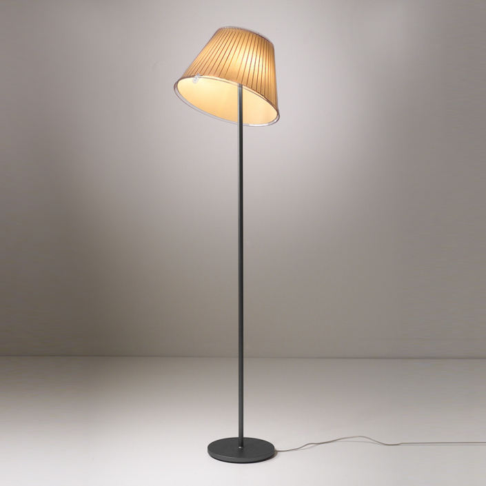 Lampadaire Artemide Choose Terra  papier parchemin couleur beige vue d'ensemble