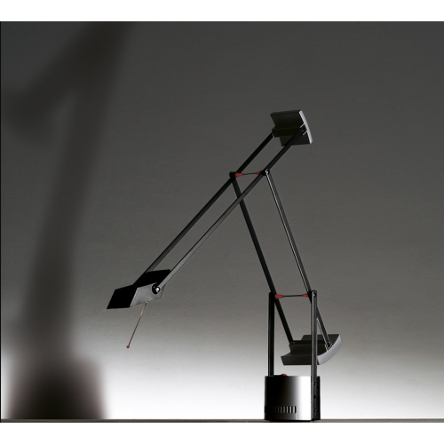 Lampe de table Tizio micro noir mise en cène Artemide