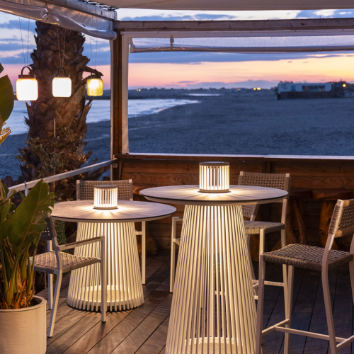 Mange debout solaire HALO - Les jardins - finition alu blanc/HPL Béton ciré