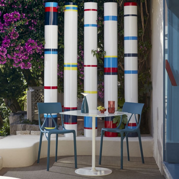 Chaises A.I LITE - KARTELL - mise en scène - finition pétrole