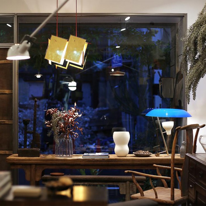 Suspension 24 Karat Blau dans un intérieur - Ingo Maurer - Valentedesign.com