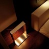 Lampe de table Maria inox brillant posée en situation Viabizzuno - Valente Design