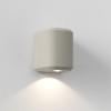 Applique d'extérieur Brixham Wall Single d'Astro Lighting finition béton gris allumée de trois quarts