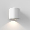 Applique d'extérieur Brixham Wall Single d'Astro Lighting finition béton blanc allumée de trois quarts