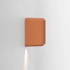 Applique d'extérieur Brixham Wall Single d'Astro Lighting finition béton terracotta allumée de profil