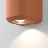 Applique d'extérieur Brixham Wall Single d'Astro Lighting finition béton terracotta allumée, gros plan