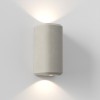 Applique d'extérieur Brixham Wall Twin d'Astro Lighting finition béton gris allumée de trois quarts