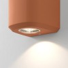 Applique d'extérieur Brixham Wall Twin d'Astro Lighting finition béton terracotta allumée gros plan