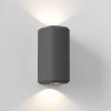 Applique d'extérieur Brixham Wall Twin d'Astro Lighting finition béton charbon allumée de trois quarts