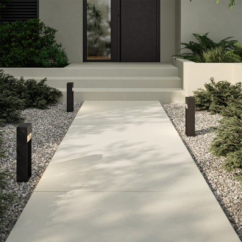 3 bornes accessoires Mori Bollard 400 pour applique Mori 140 d'Astro Lighting éclairées autour d'un chemin de jour