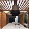 Éclairage d'un cuisine avec la suspension Romeo C3 Outdoor H71cm noire marque Flos de Philippe Starck pour Valente Design