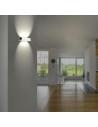 Applique Talo LED chrome mise en scène allumée  Artemide