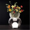 Lampe de table Giova Medium chrome Fontana Arte Gae Aulenti Valente Design avec bouquet