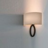 Luminaire Astro Lighting conçu pour éclairer une chambre à coucher, une entrée ou un couloir.