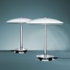 lampe de table tris mise en scène en laiton chromé et son verre sablé blanc Fontana Arte